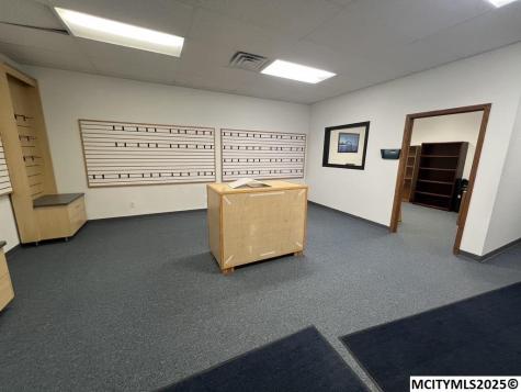 1604 S Pierce Mason City IA 50401