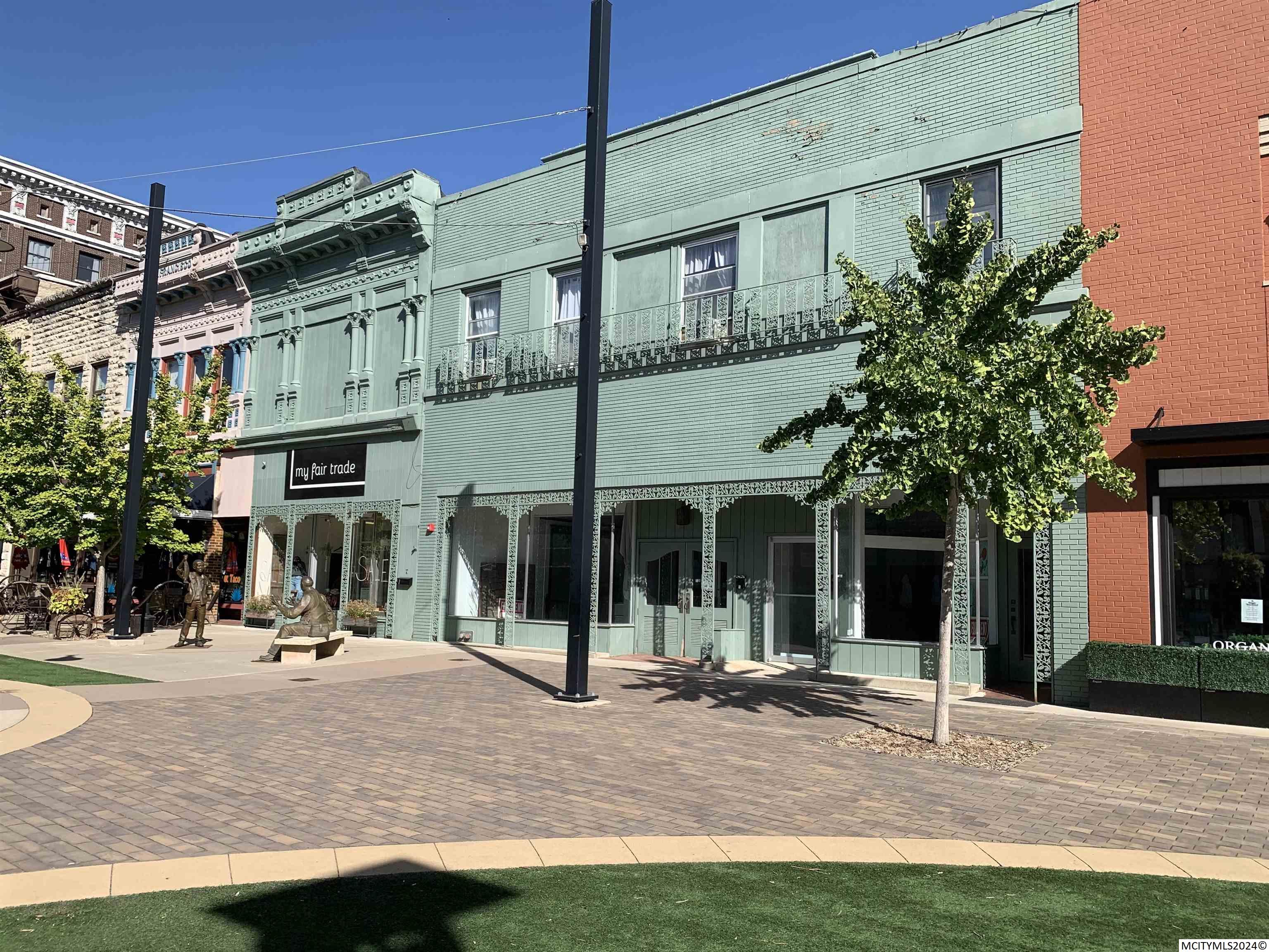 11 S Federal Mason City IA 50401