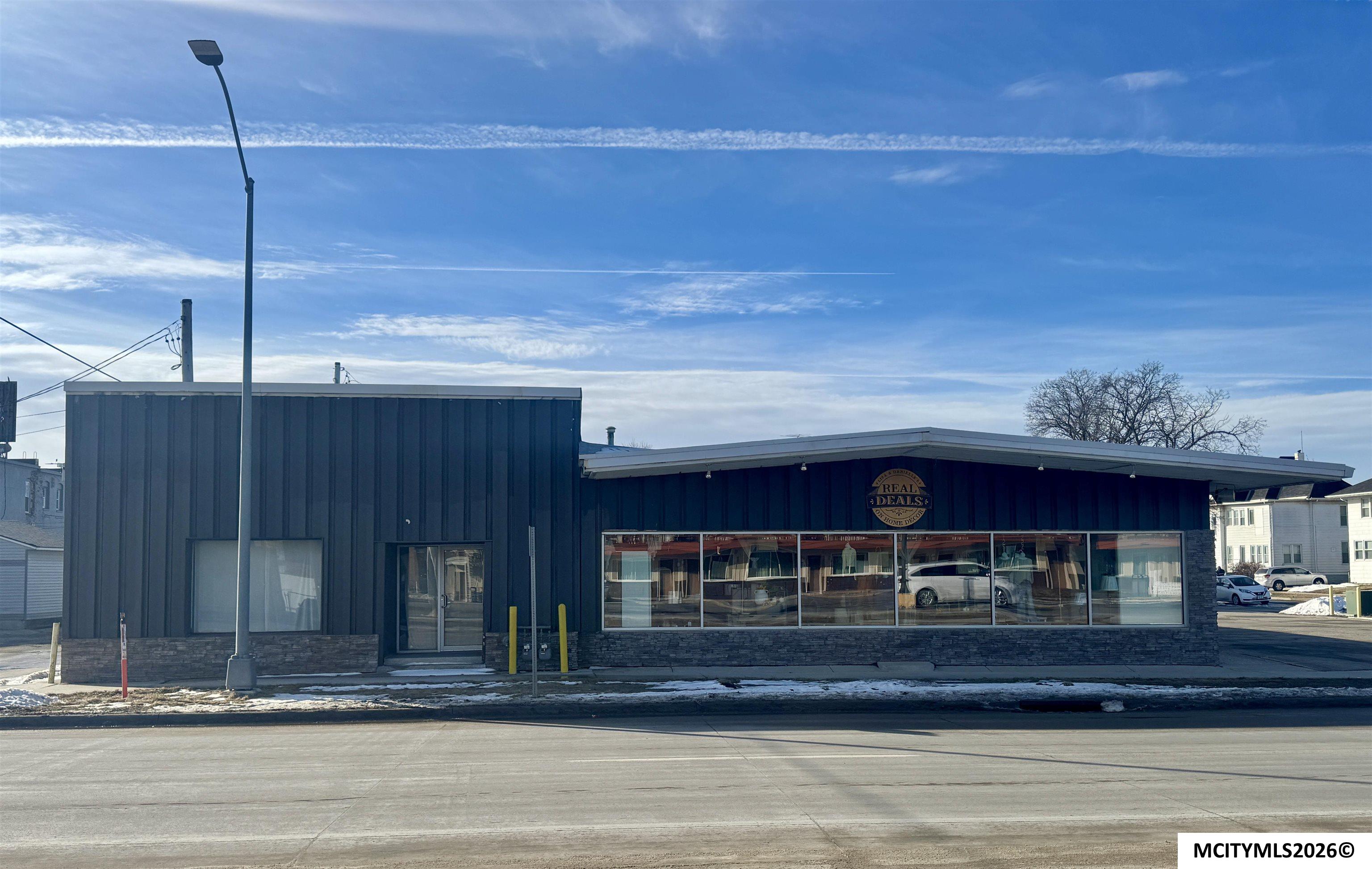 21-23 5th SW Mason City IA 50401