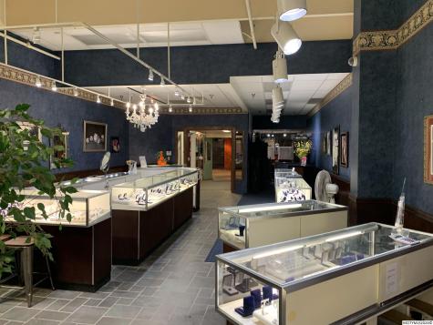 10 1st SE Mason City IA 50401