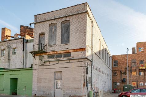 16 S Federal Mason City IA 50401