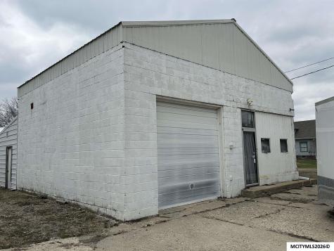 184 2nd Street NE Britt IA 50423