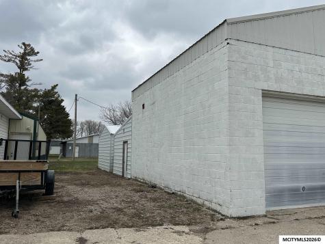 184 2nd Street NE Britt IA 50423