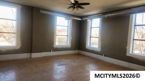 122-124 N Federal Mason City IA 50401