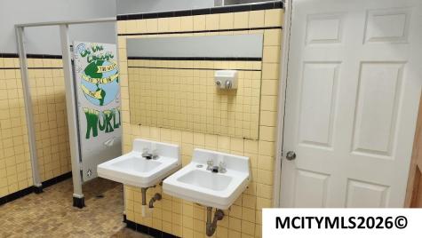 122-124 N Federal Mason City IA 50401
