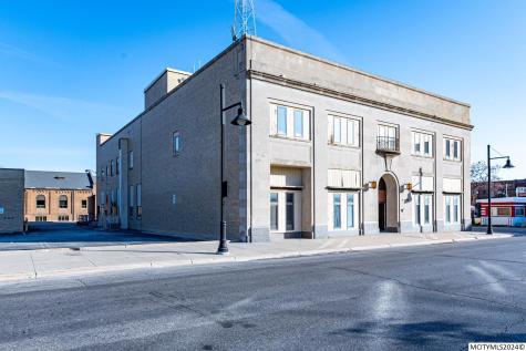 22 2nd NW Mason City IA 50401