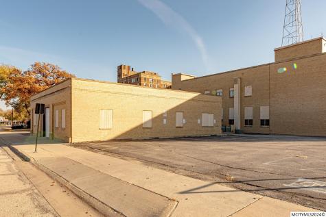 22 2nd NW Mason City IA 50401