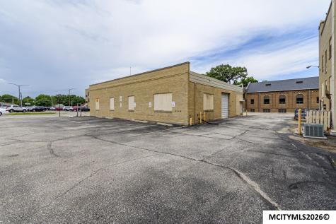 22 2nd NW Mason City IA 50401