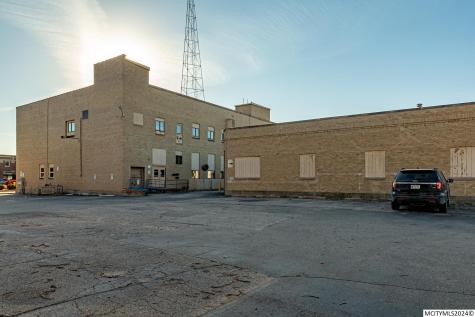 22 2nd NW Mason City IA 50401