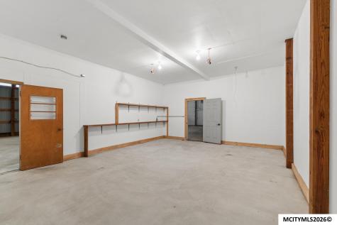 15715 Delaware Avenue Mason City IA 50401