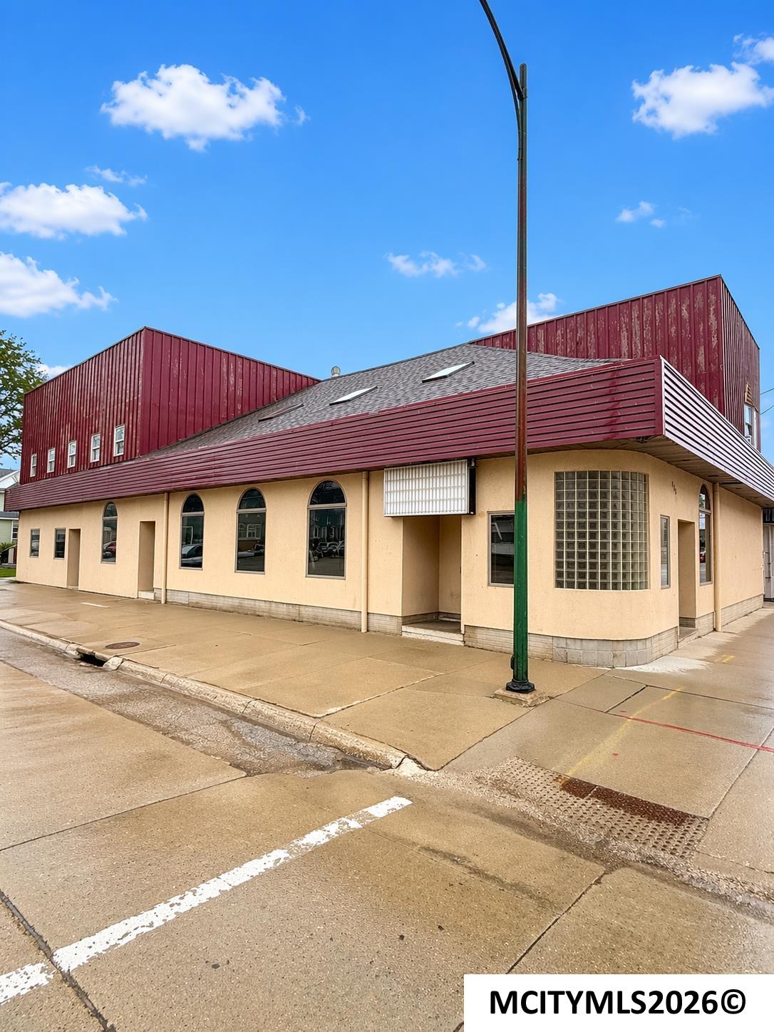 125 1st SE Mason City IA 50401