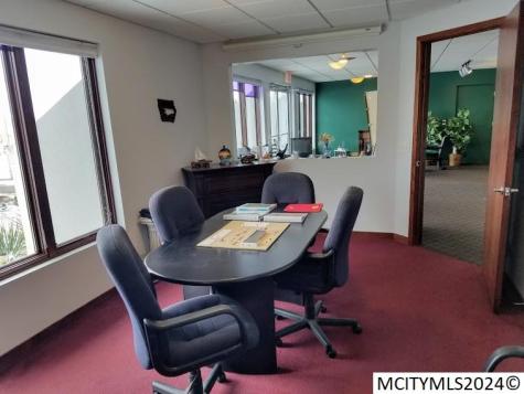 524 Village Green Drive Mason City IA 50401