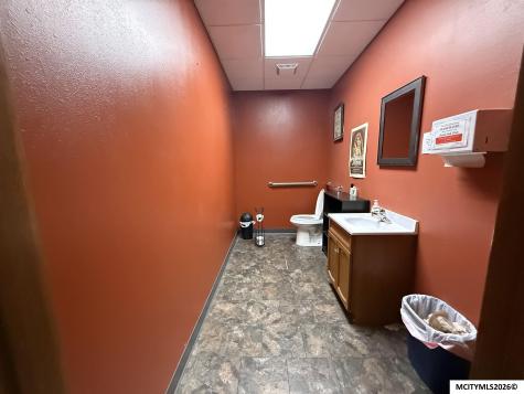 101 S Delaware Mason City IA 50401