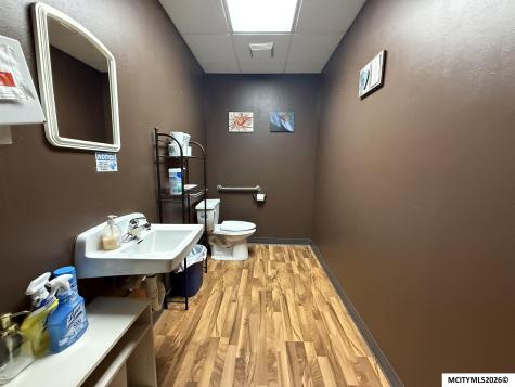 101 S Delaware Mason City IA 50401