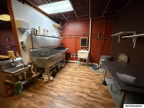 101 S Delaware Mason City IA 50401