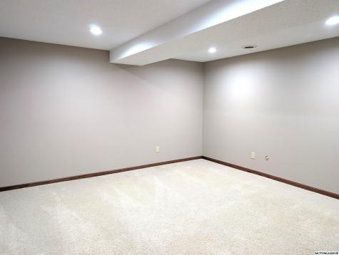 17 Plaza Drive Clear Lake IA 50428