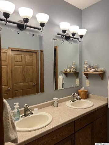 1416 N Kentucky Mason City IA 50401