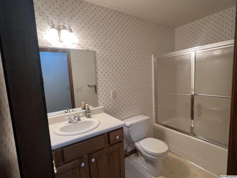 2004 Hunters Ridge Drive Mason City IA 50401