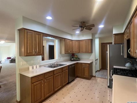 2004 Hunters Ridge Drive Mason City IA 50401