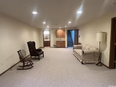 2004 Hunters Ridge Drive Mason City IA 50401