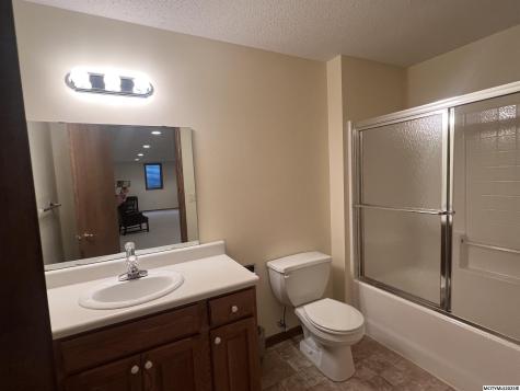 2004 Hunters Ridge Drive Mason City IA 50401