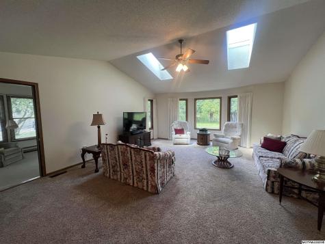 2004 Hunters Ridge Drive Mason City IA 50401