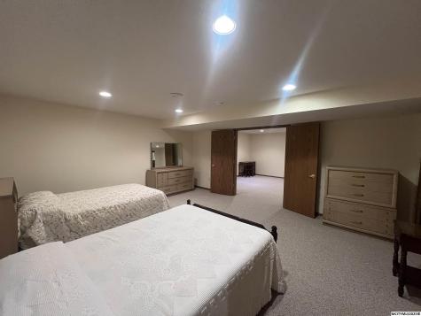 2004 Hunters Ridge Drive Mason City IA 50401