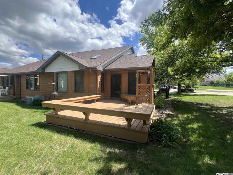 2004 Hunters Ridge Drive Mason City IA 50401