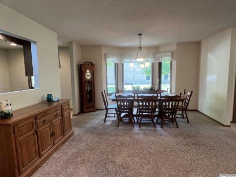 2004 Hunters Ridge Drive Mason City IA 50401