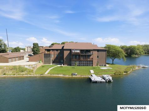 630 Briarstone Drive Mason City IA 50401