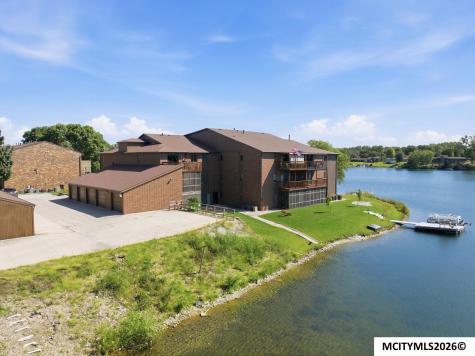 630 Briarstone Drive Mason City IA 50401