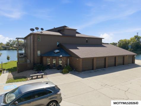 630 Briarstone Drive Mason City IA 50401