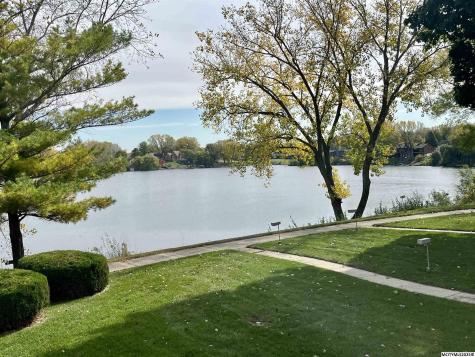 71 Briarstone Court #B-6 Mason City IA 50401