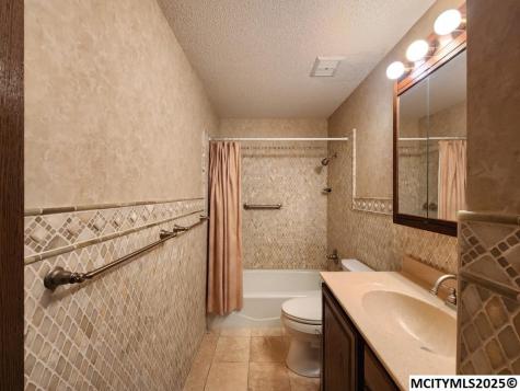 1 Asbury Court Mason City IA 50401