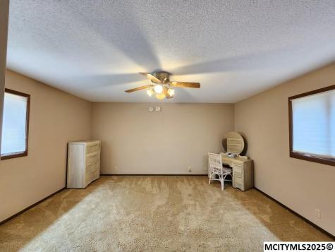 1 Asbury Court Mason City IA 50401