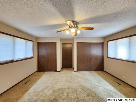 1 Asbury Court Mason City IA 50401