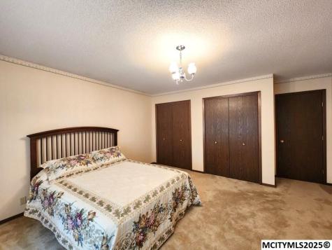 1 Asbury Court Mason City IA 50401