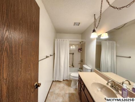 1 Asbury Court Mason City IA 50401