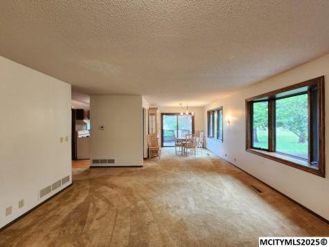 1 Asbury Court Mason City IA 50401