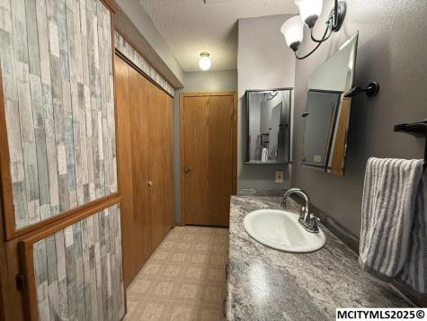 380 S Yorktown Pike #21 Mason City IA 50401