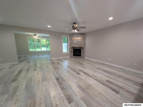 532 River Bend Court Mason City IA 50401