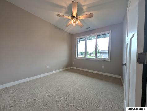 532 River Bend Court Mason City IA 50401