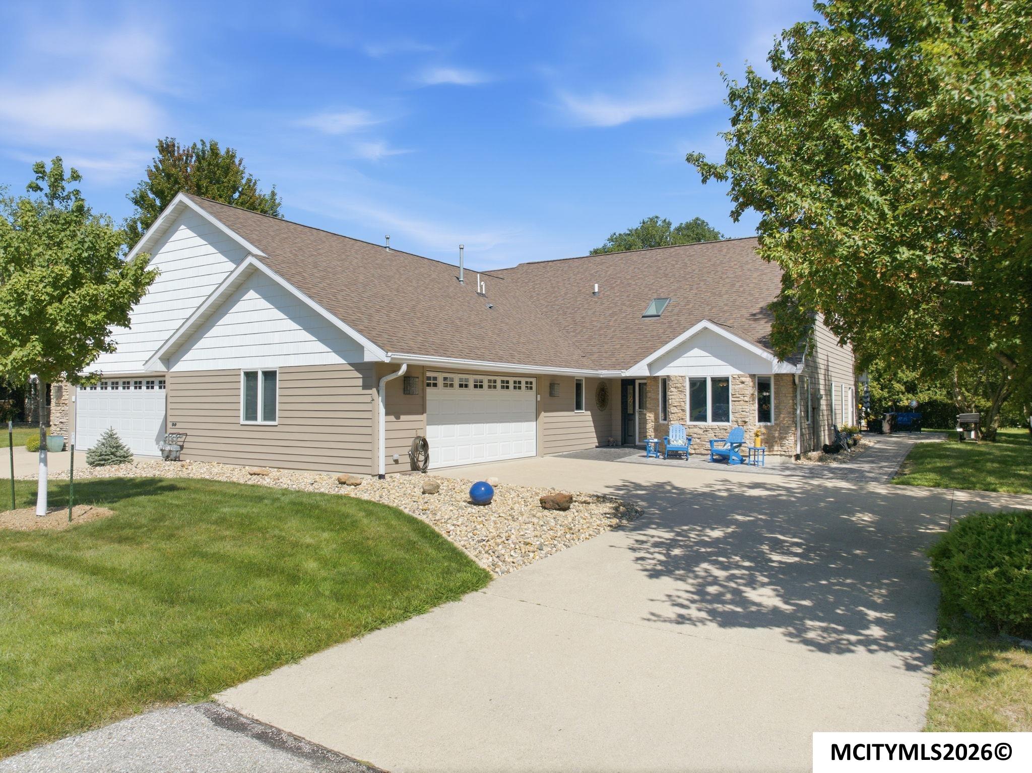 2010 Hunters Ridge Drive Mason City IA 50401