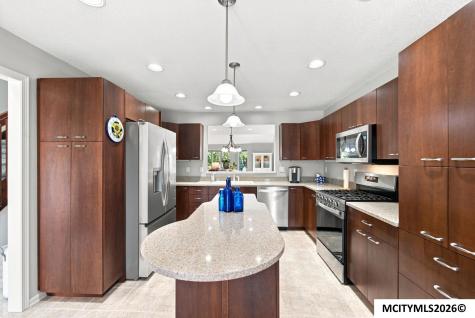 2010 Hunters Ridge Drive Mason City IA 50401