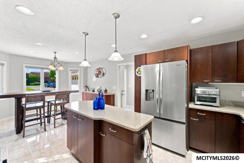 2010 Hunters Ridge Drive Mason City IA 50401
