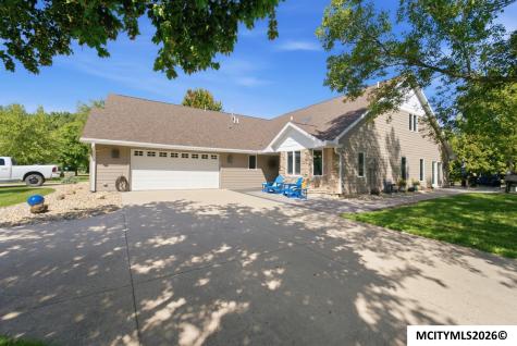 2010 Hunters Ridge Drive Mason City IA 50401