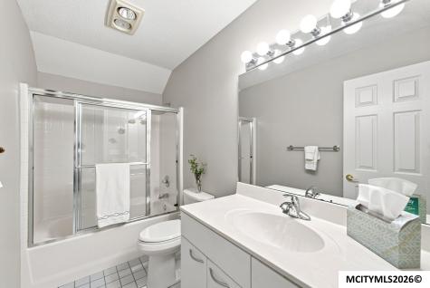 2010 Hunters Ridge Drive Mason City IA 50401