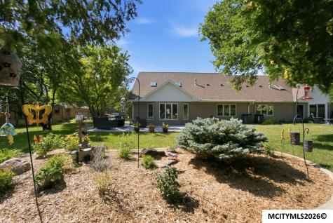 2010 Hunters Ridge Drive Mason City IA 50401
