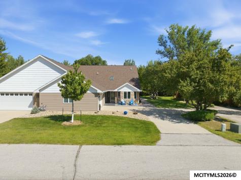 2010 Hunters Ridge Drive Mason City IA 50401