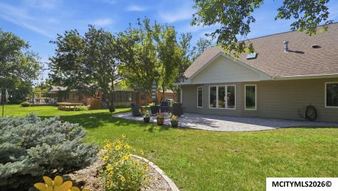 2010 Hunters Ridge Drive Mason City IA 50401